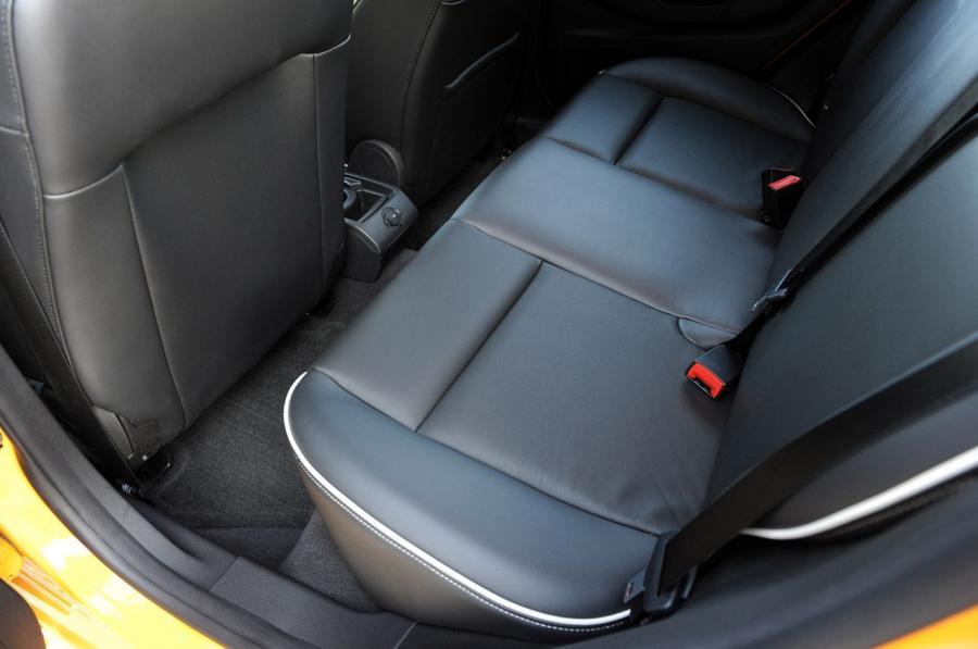  Ford Fiesta SES 2011 года  (фото 6 из 59)